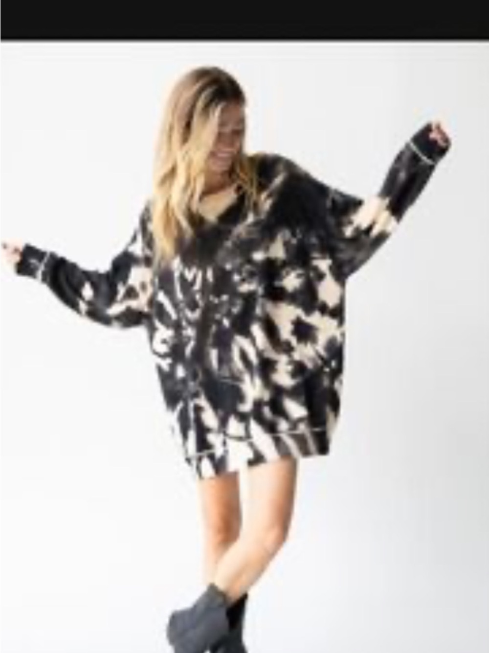 NATURAL LIFE Black and Cream Tie-Dye V-Neck Sweater/Sweater dress